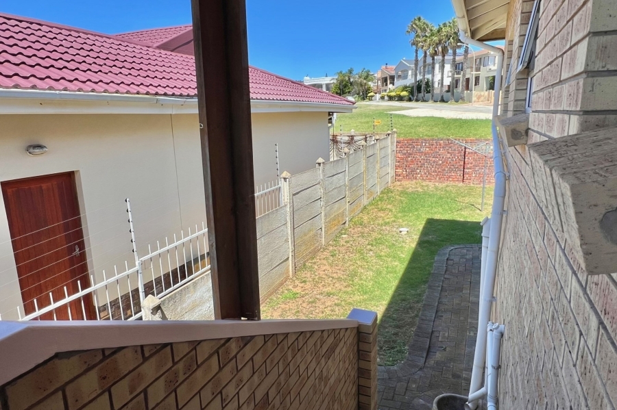 3 Bedroom Property for Sale in Wavecrest Eastern Cape